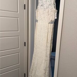 David's Bridal brand new with tags NWT Lace Wedding Dress plus 22 fits 16-20